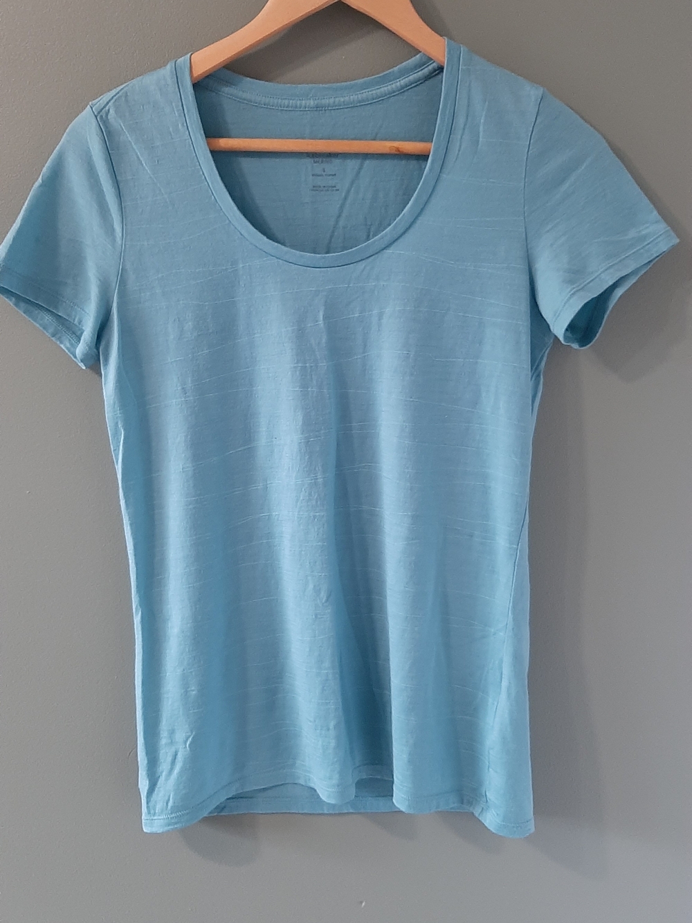Icebreaker Women’s Short-Sleeve Scoop Neck Tee
